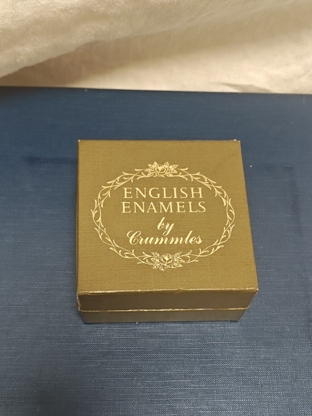 Vintage Crummles & Co England Ceramic Trinket Box Blue Floral Butterfly Jewelry - Picture 3 of 6